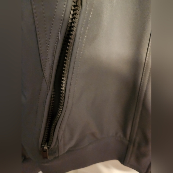 GUESS Men's XXL water-resistant jacket. - Picture 11 of 16